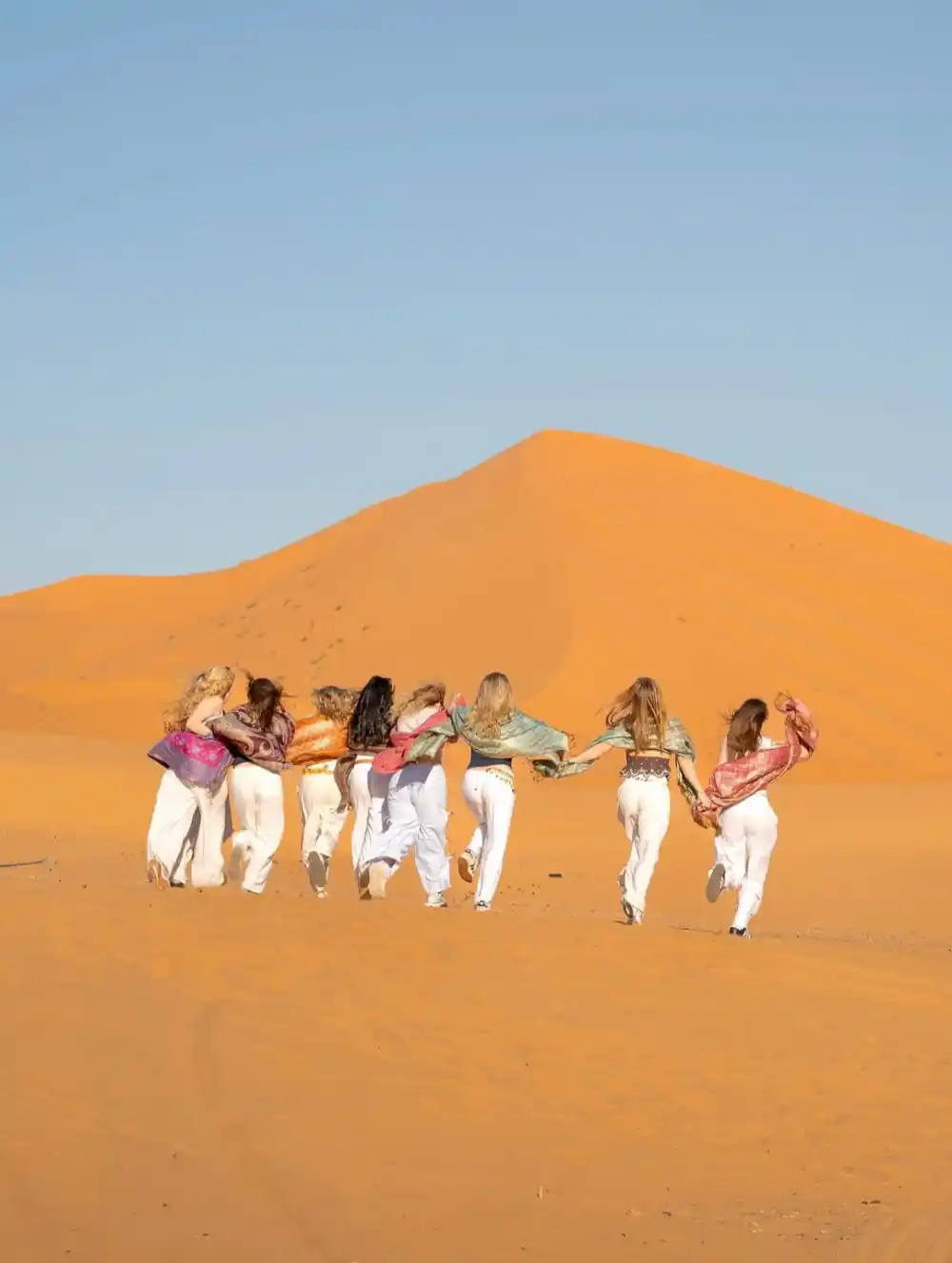 Group of girls during a 10-day Morocco itinerary from Casablanca